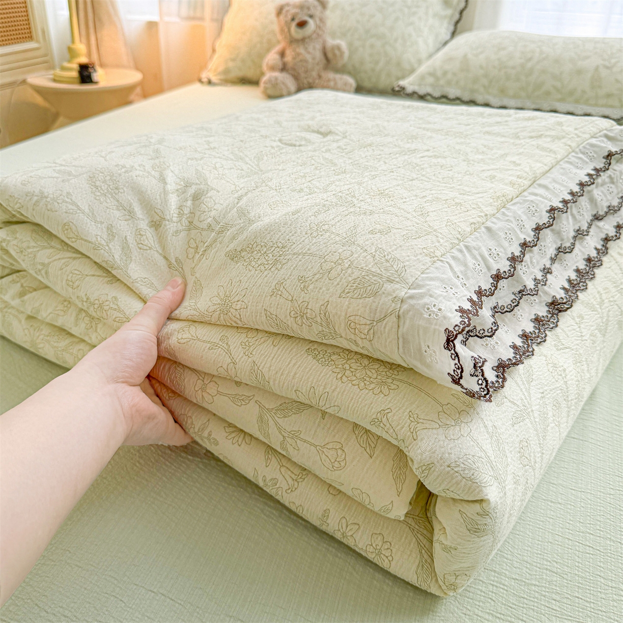 91家纺网 家纺一手货源 找家纺 招财星家纺 2026新款A类全棉花边云感双层纱大豆纤维夏被四件套夏被夏凉被空调被（带质检报告买家秀） 花边款-绿曼