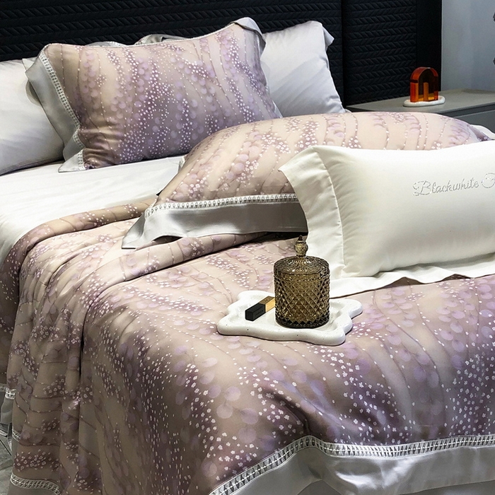 91家纺网 家纺一手货源 找家纺 黑白森林 2026新款天丝印花夏被四件套系列 缦禾-紫