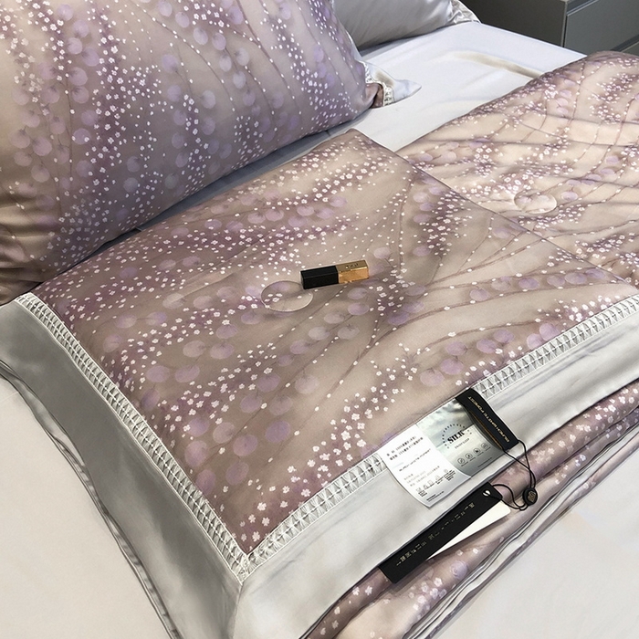 91家纺网 家纺一手货源 找家纺 黑白森林 2026新款天丝印花夏被四件套系列 缦禾-紫