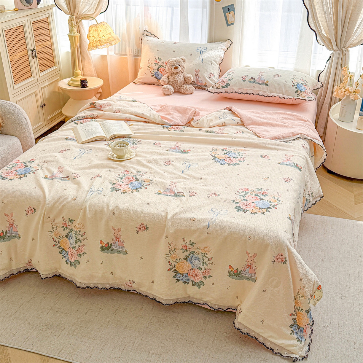 91家纺网 家纺一手货源 找家纺 招财星家纺 2026新款A类全棉花边云感双层纱大豆纤维夏被四件套夏被夏凉被空调被（带质检报告买家秀） 花边款-萌宠花园