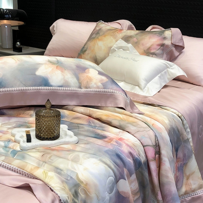 91家纺网 家纺一手货源 找家纺 黑白森林 2026新款天丝印花夏被四件套系列 梦境-粉