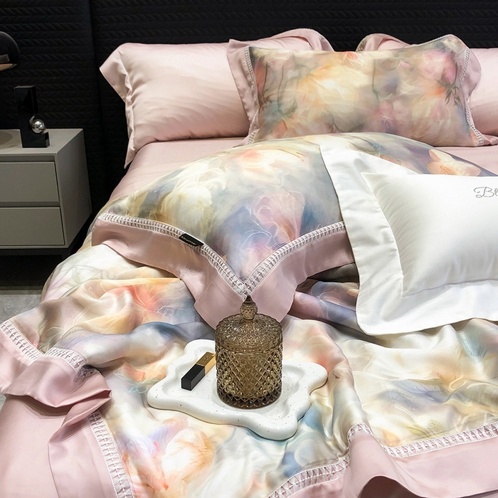 91家纺网 家纺一手货源 找家纺 黑白森林 2026新款天丝印花夏被四件套系列 梦境-粉