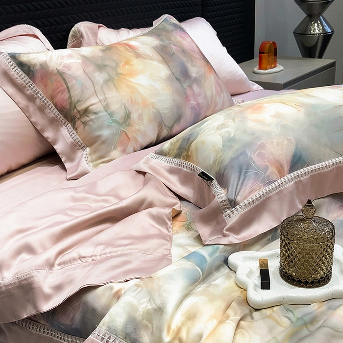 91家纺网 家纺一手货源 找家纺 黑白森林 2026新款天丝印花夏被四件套系列 梦境-粉