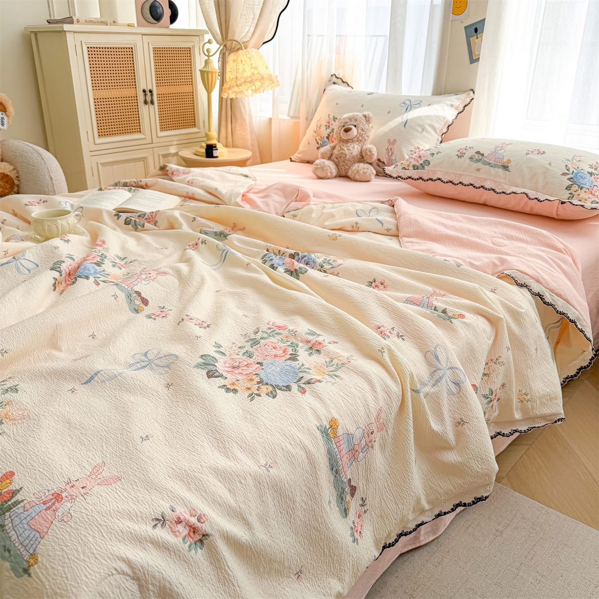 91家纺网 家纺一手货源 找家纺 招财星家纺 2026新款A类全棉花边云感双层纱大豆纤维夏被四件套夏被夏凉被空调被（带质检报告买家秀） 花边款-萌宠花园