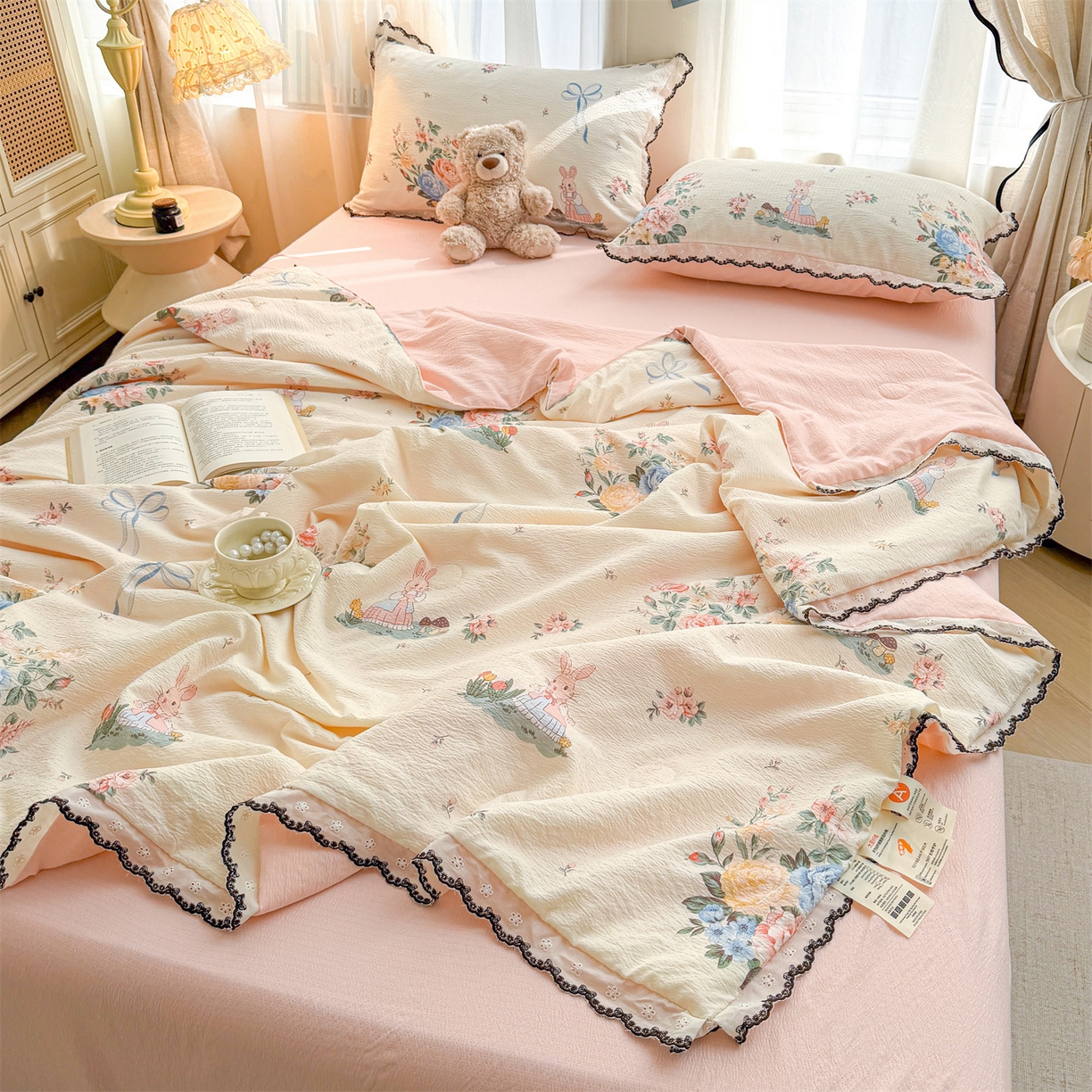 91家纺网 家纺一手货源 找家纺 招财星家纺 2026新款A类全棉花边云感双层纱大豆纤维夏被四件套夏被夏凉被空调被（带质检报告买家秀） 花边款-萌宠花园