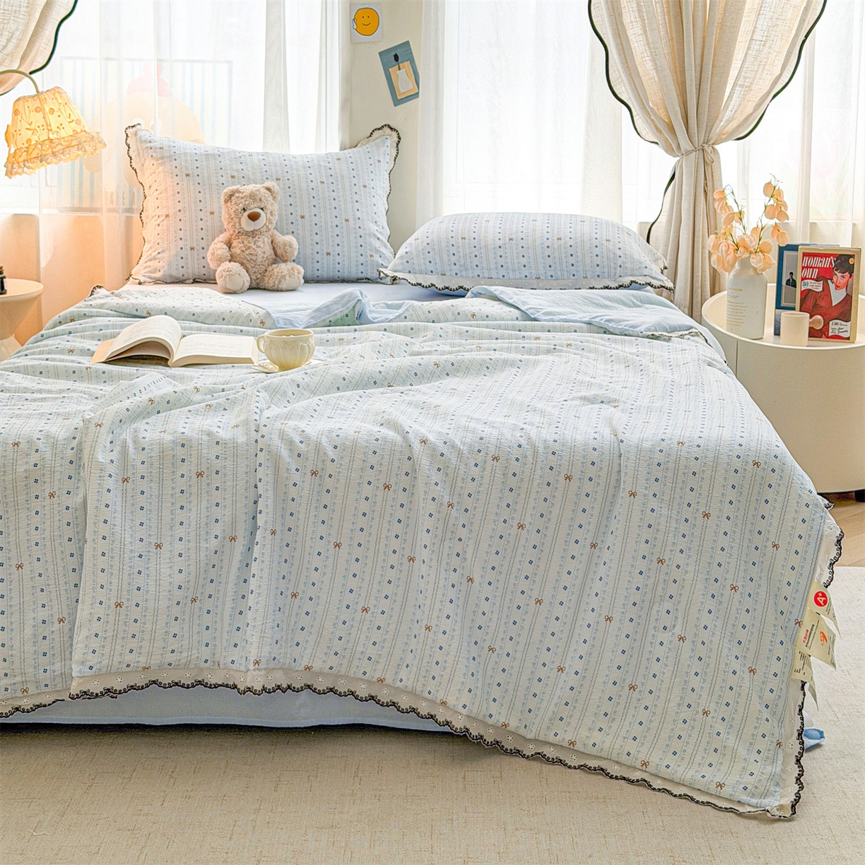 91家纺网 家纺一手货源 找家纺 招财星家纺 2026新款A类全棉花边云感双层纱大豆纤维夏被四件套夏被夏凉被空调被（带质检报告买家秀） 花边款-幸运结-蓝