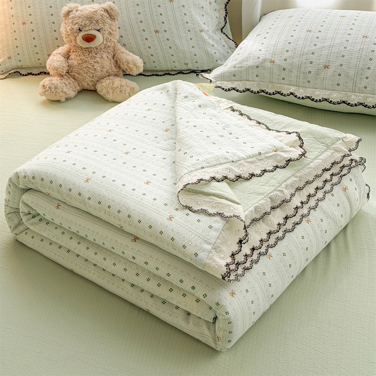 91家纺网 家纺一手货源 找家纺 招财星家纺 2026新款A类全棉花边云感双层纱大豆纤维夏被四件套夏被夏凉被空调被（带质检报告买家秀） 花边款-幸运结-绿