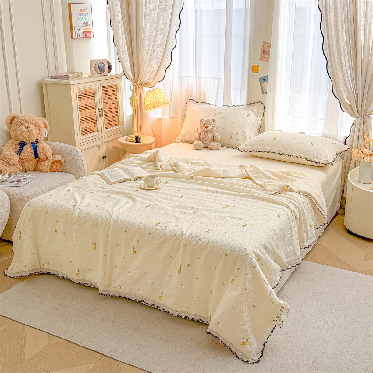 91家纺网 家纺一手货源 找家纺 招财星家纺 2026新款A类全棉花边云感双层纱大豆纤维夏被四件套夏被夏凉被空调被（带质检报告买家秀） 花边款-长颈鹿