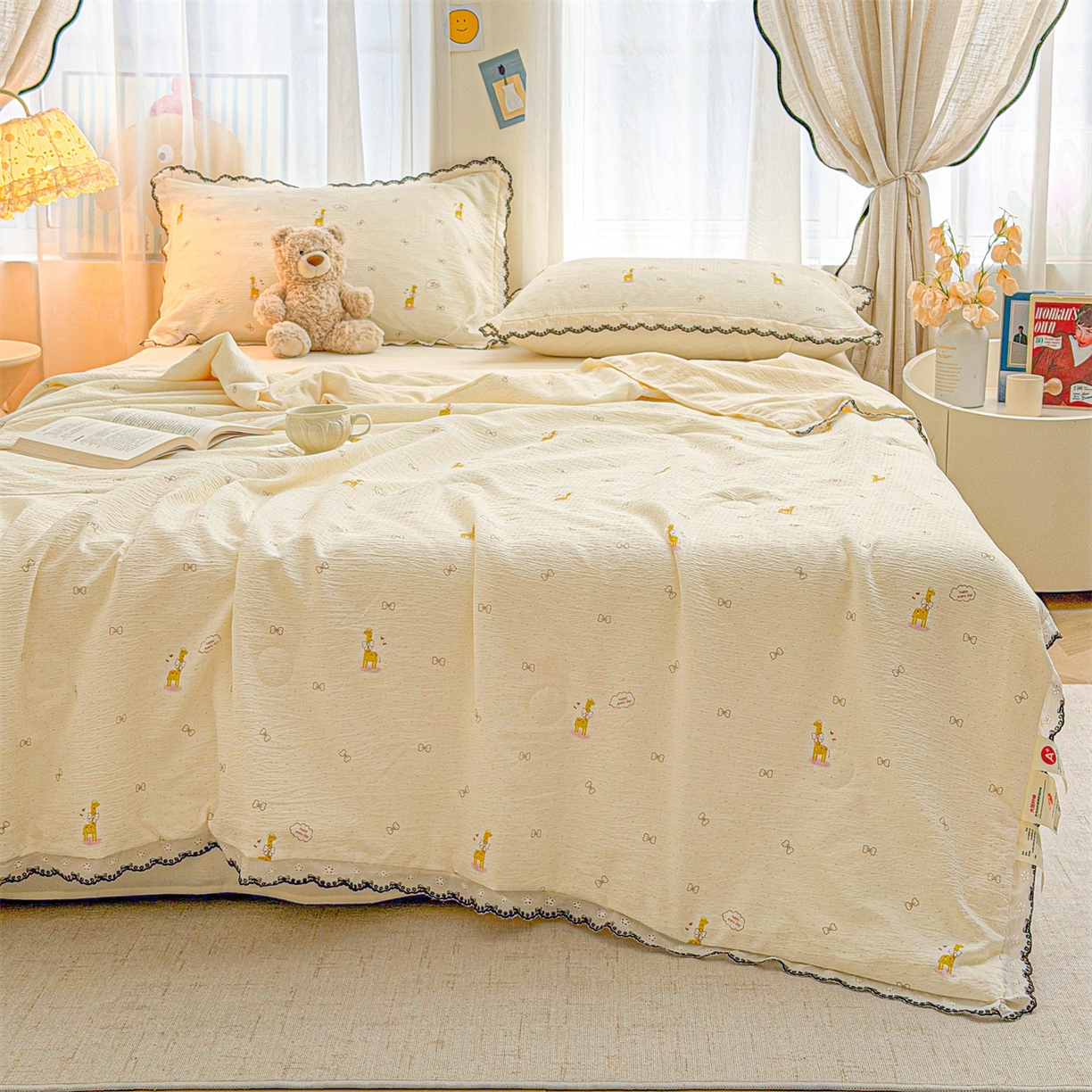 91家纺网 家纺一手货源 找家纺 招财星家纺 2026新款A类全棉花边云感双层纱大豆纤维夏被四件套夏被夏凉被空调被（带质检报告买家秀） 花边款-长颈鹿