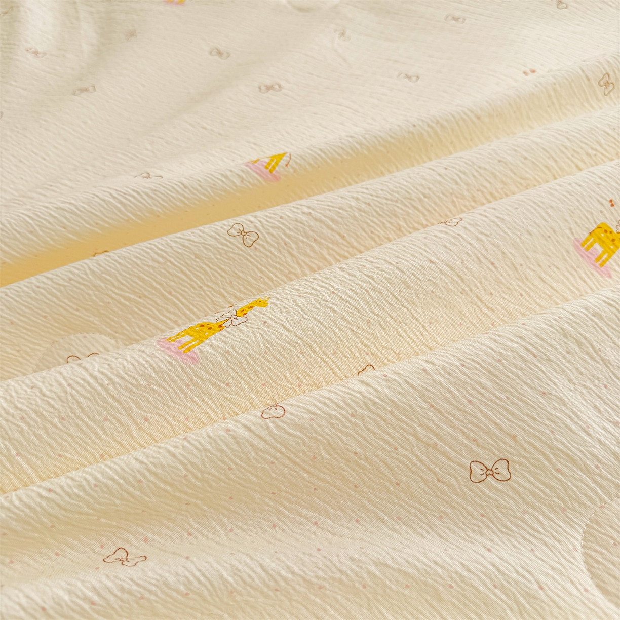 91家纺网 家纺一手货源 找家纺 招财星家纺 2026新款A类全棉花边云感双层纱大豆纤维夏被四件套夏被夏凉被空调被（带质检报告买家秀） 花边款-长颈鹿