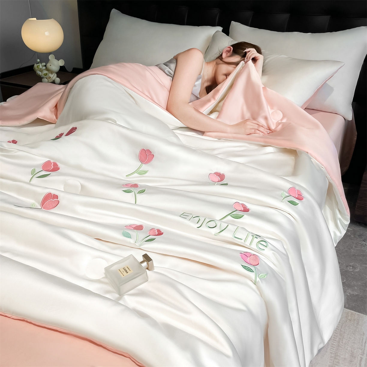 91家纺网 家纺一手货源 找家纺 （总）美澳家纺 2026新款凉感水洗冰丝真丝刺绣双拼单夏被三件套四件套