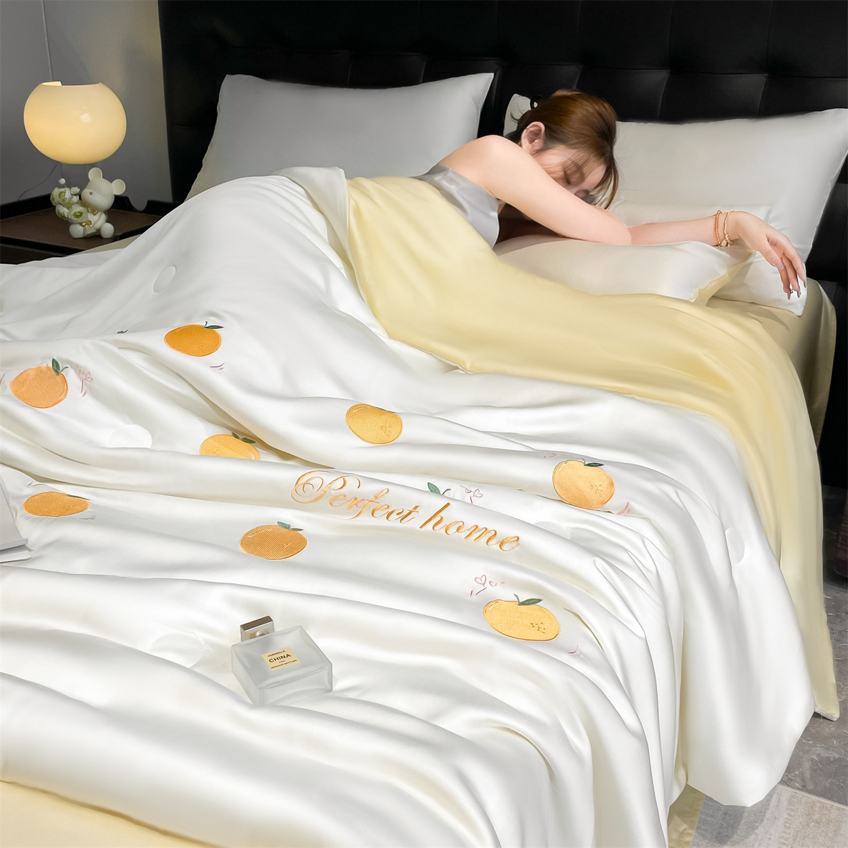 91家纺网 家纺一手货源 找家纺 美澳家纺 2026新款凉感水洗冰丝真丝刺绣双拼单夏被三件套四件套 蜜桔-奶黄