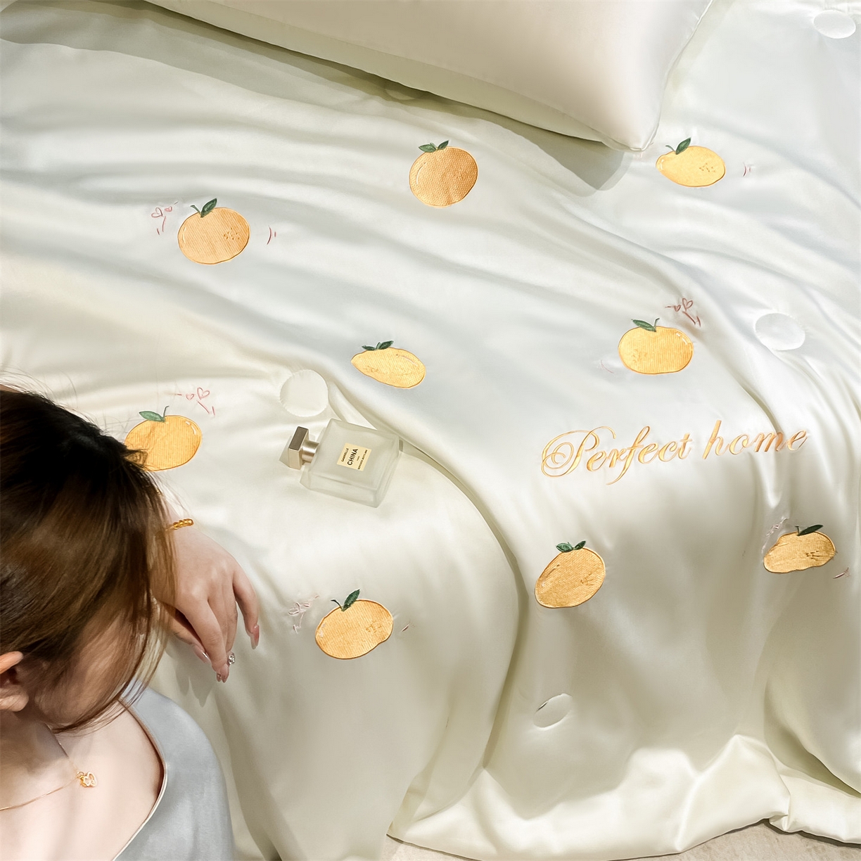 91家纺网 家纺一手货源 找家纺 美澳家纺 2026新款凉感水洗冰丝真丝刺绣双拼单夏被三件套四件套 蜜桔-绿