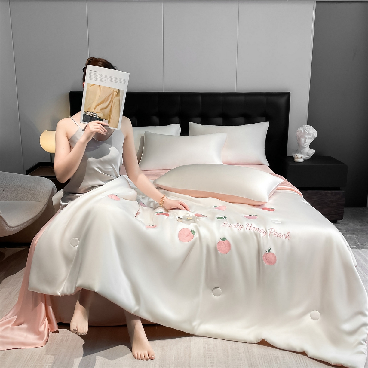 91家纺网 家纺一手货源 找家纺 美澳家纺 2026新款凉感水洗冰丝真丝刺绣双拼单夏被三件套四件套 蜜桃