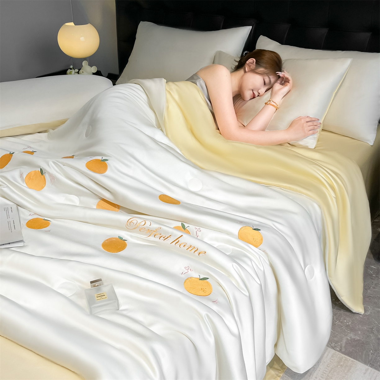91家纺网 家纺一手货源 找家纺 美澳家纺 2026新款凉感水洗冰丝真丝刺绣双拼单夏被三件套四件套 蜜桔-奶黄