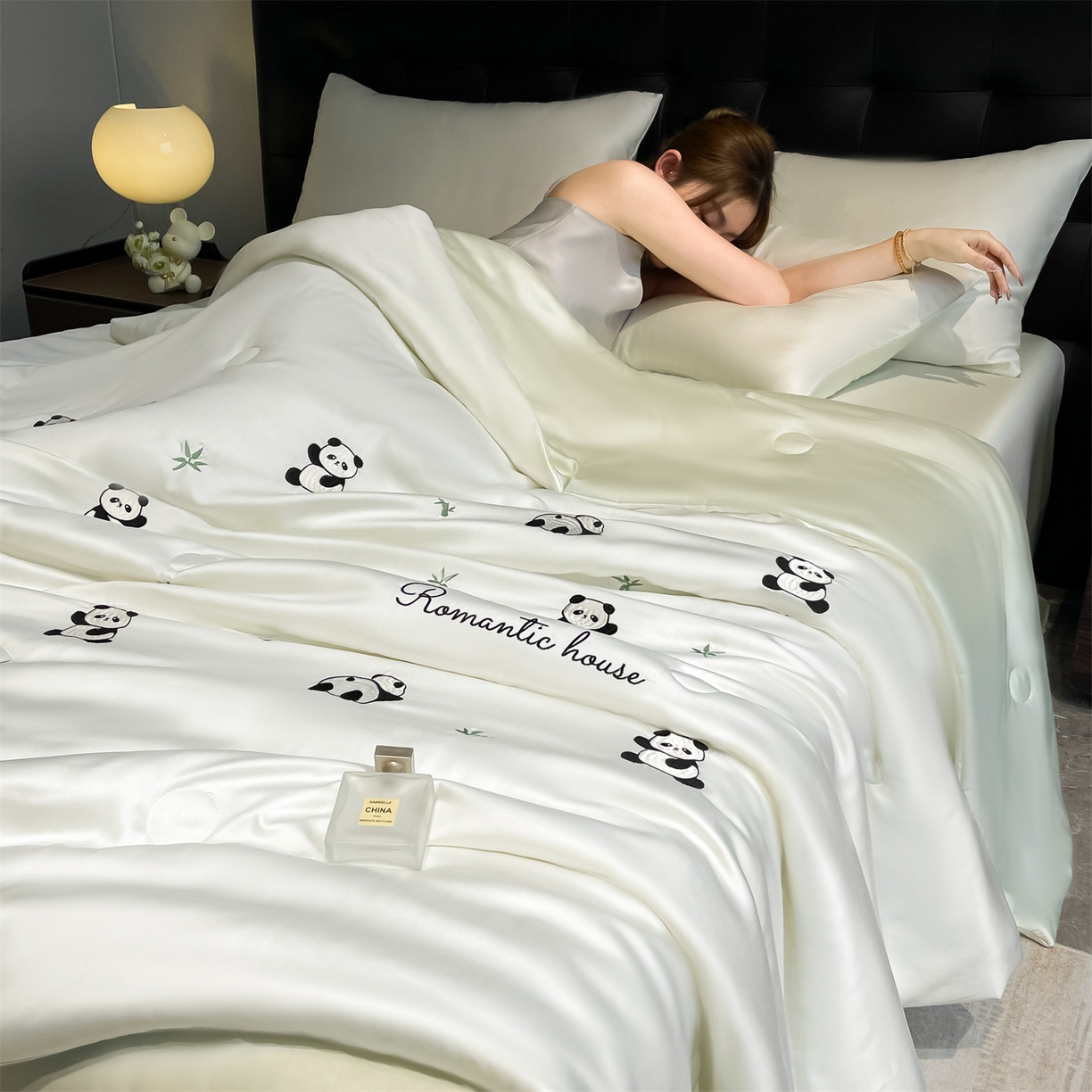 91家纺网 家纺一手货源 找家纺 美澳家纺 2026新款凉感水洗冰丝真丝刺绣双拼单夏被三件套四件套 竹子熊猫