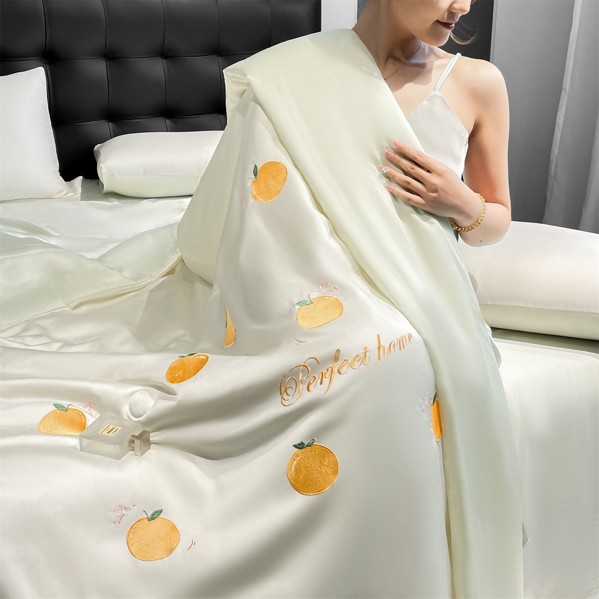 91家纺网 家纺一手货源 找家纺 美澳家纺 2026新款凉感水洗冰丝真丝刺绣双拼单夏被三件套四件套 蜜桔-绿