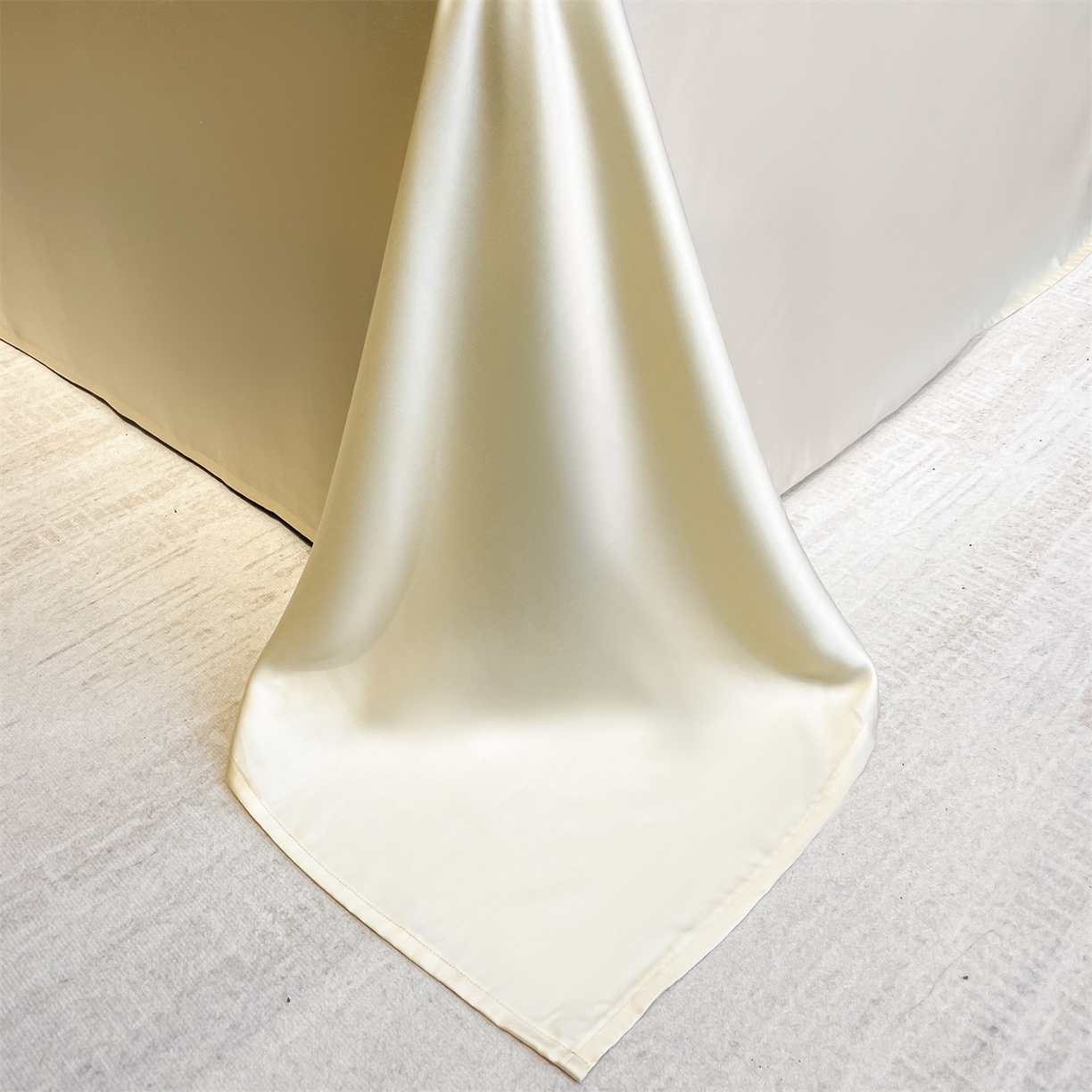 91家纺网 家纺一手货源 找家纺 美澳家纺 2026新款凉感水洗冰丝真丝刺绣双拼单夏被三件套四件套 蜜桔-奶黄