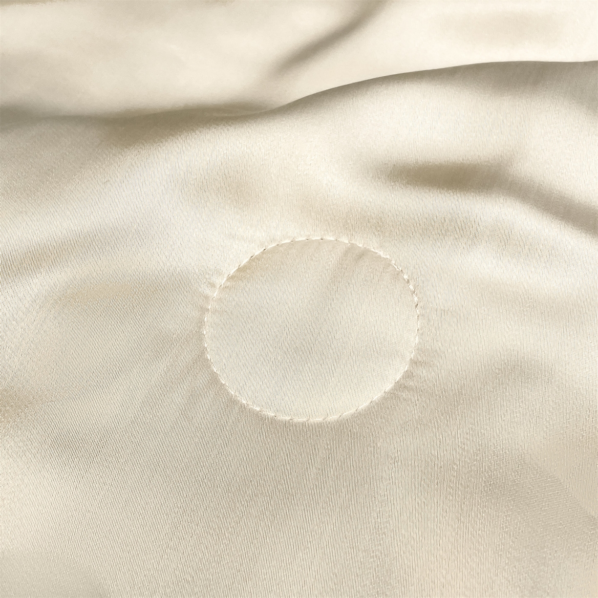 91家纺网 家纺一手货源 找家纺 美澳家纺 2026新款凉感水洗冰丝真丝刺绣双拼单夏被三件套四件套 小熊-卡其