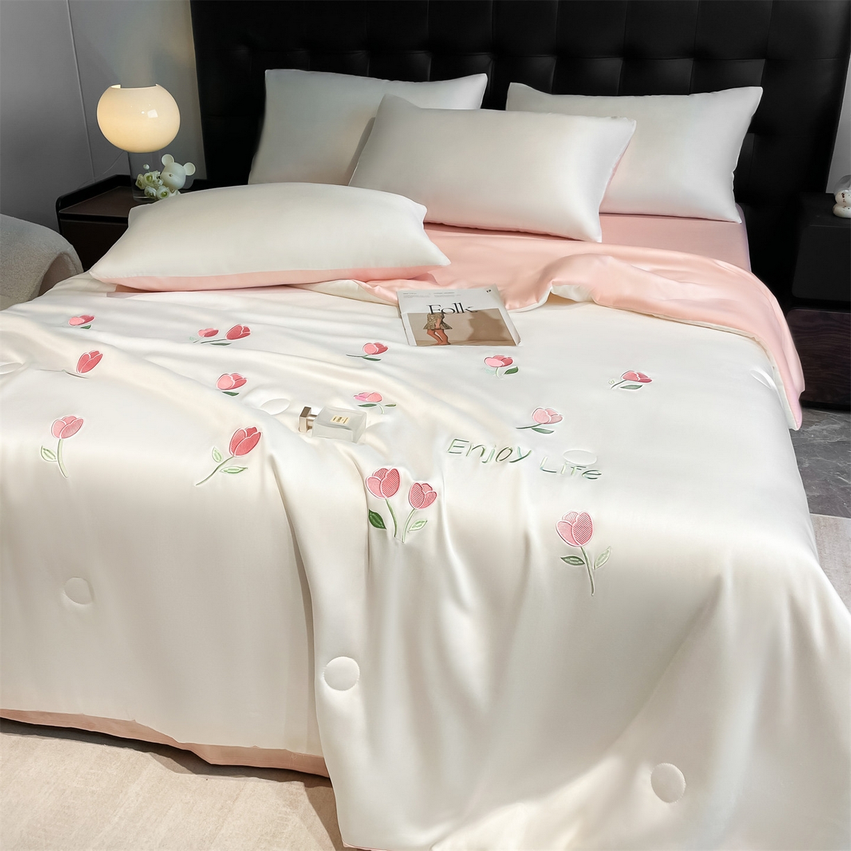 91家纺网 家纺一手货源 找家纺 美澳家纺 2026新款凉感水洗冰丝真丝刺绣双拼单夏被三件套四件套 郁金香-粉