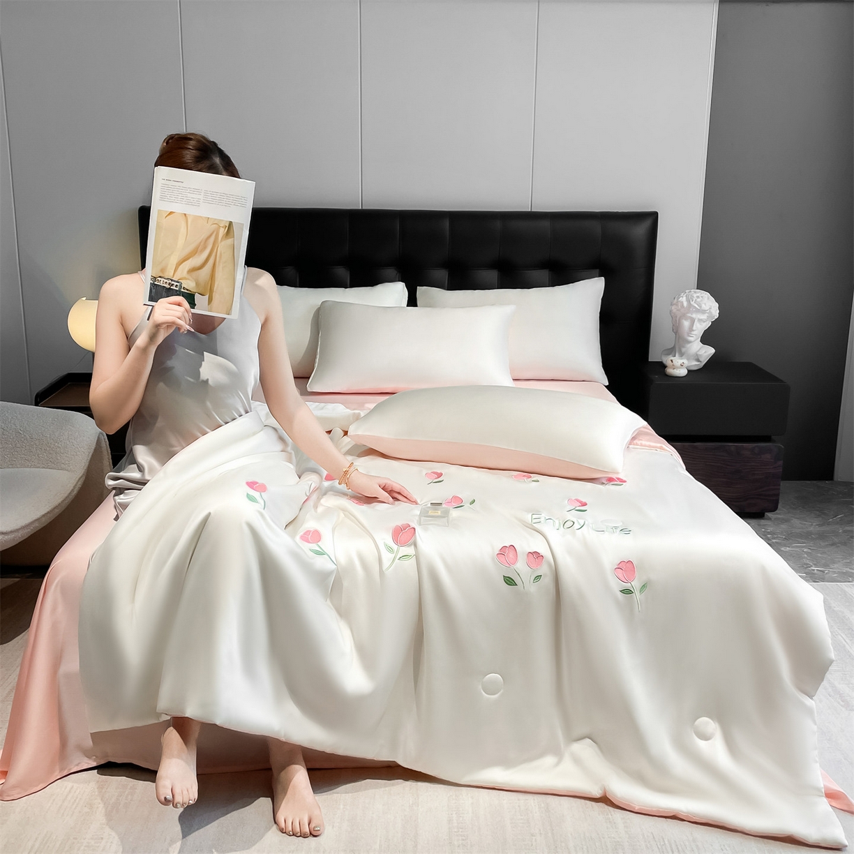 91家纺网 家纺一手货源 找家纺 美澳家纺 2026新款凉感水洗冰丝真丝刺绣双拼单夏被三件套四件套 郁金香-粉