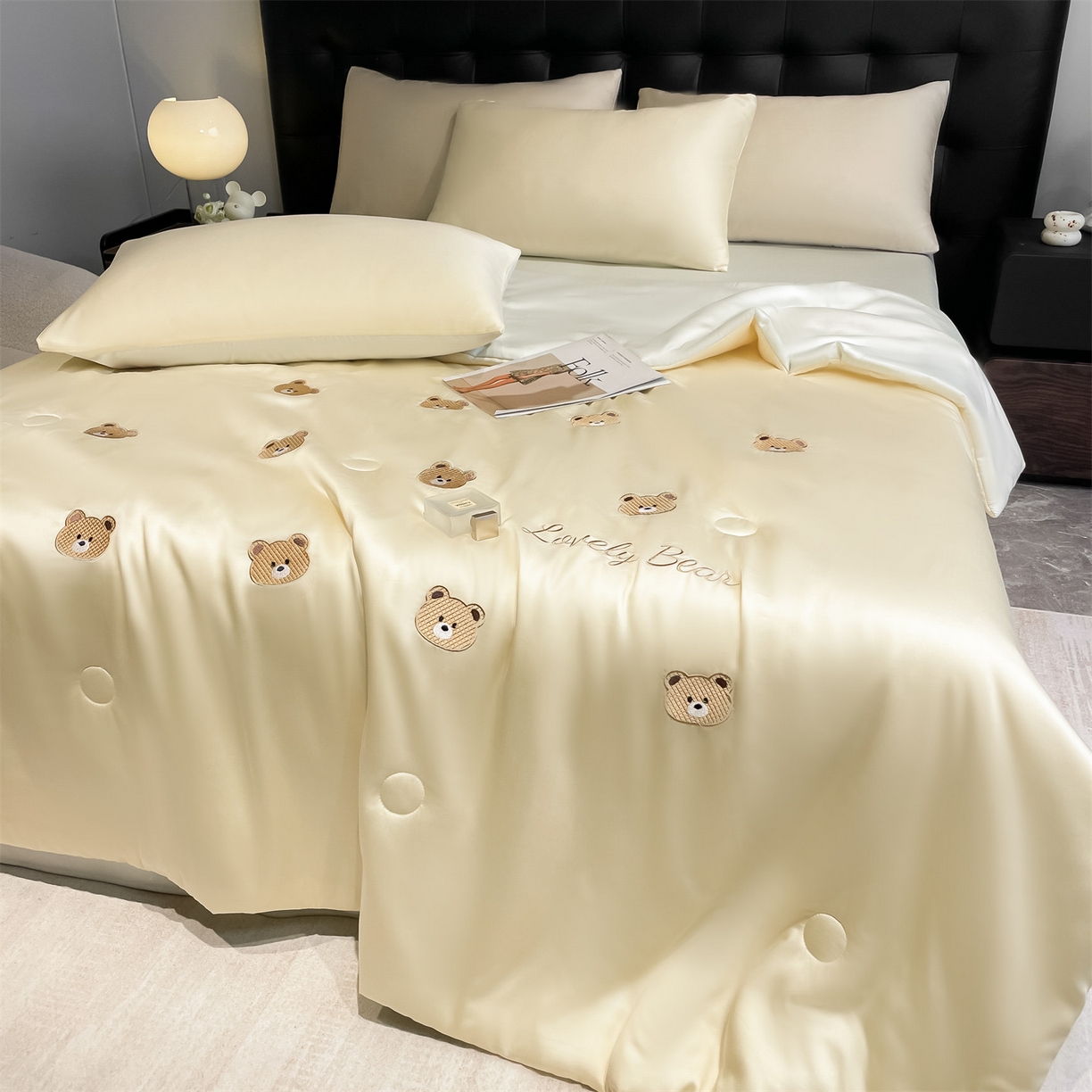 91家纺网 家纺一手货源 找家纺 美澳家纺 2026新款凉感水洗冰丝真丝刺绣双拼单夏被三件套四件套 小熊-绿