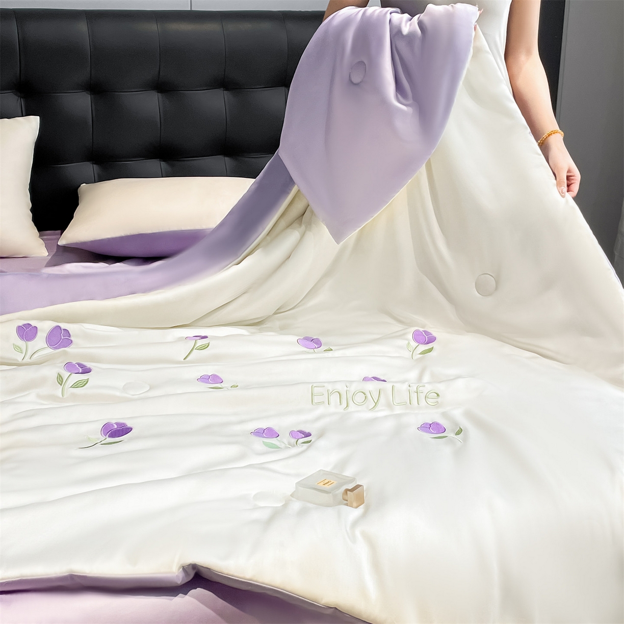 91家纺网 家纺一手货源 找家纺 美澳家纺 2026新款凉感水洗冰丝真丝刺绣双拼单夏被三件套四件套 郁金香-紫