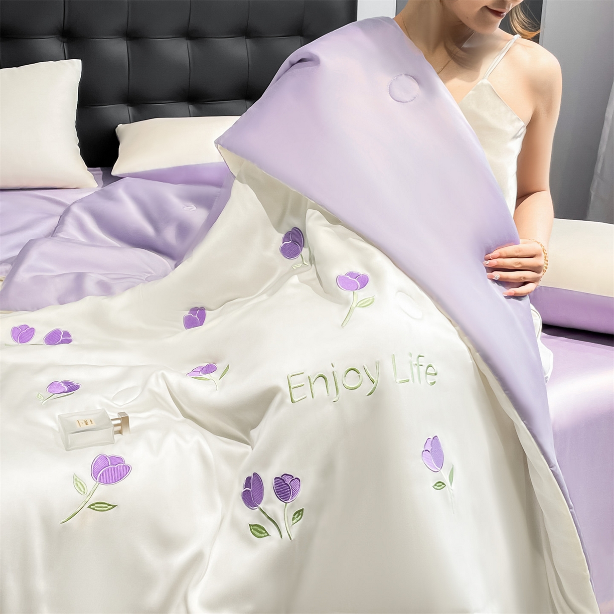 91家纺网 家纺一手货源 找家纺 美澳家纺 2026新款凉感水洗冰丝真丝刺绣双拼单夏被三件套四件套 郁金香-紫