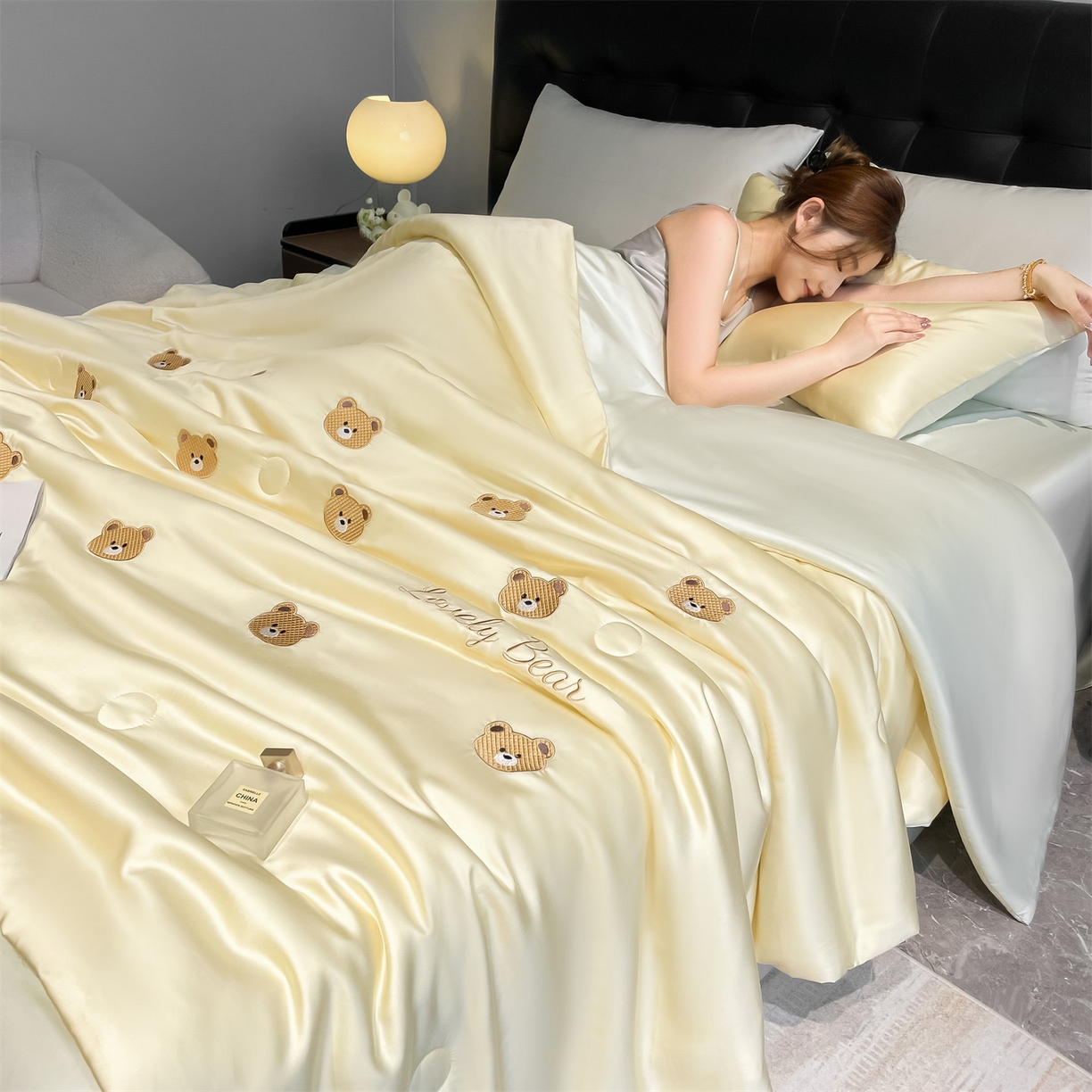 91家纺网 家纺一手货源 找家纺 美澳家纺 2026新款凉感水洗冰丝真丝刺绣双拼单夏被三件套四件套 小熊-绿