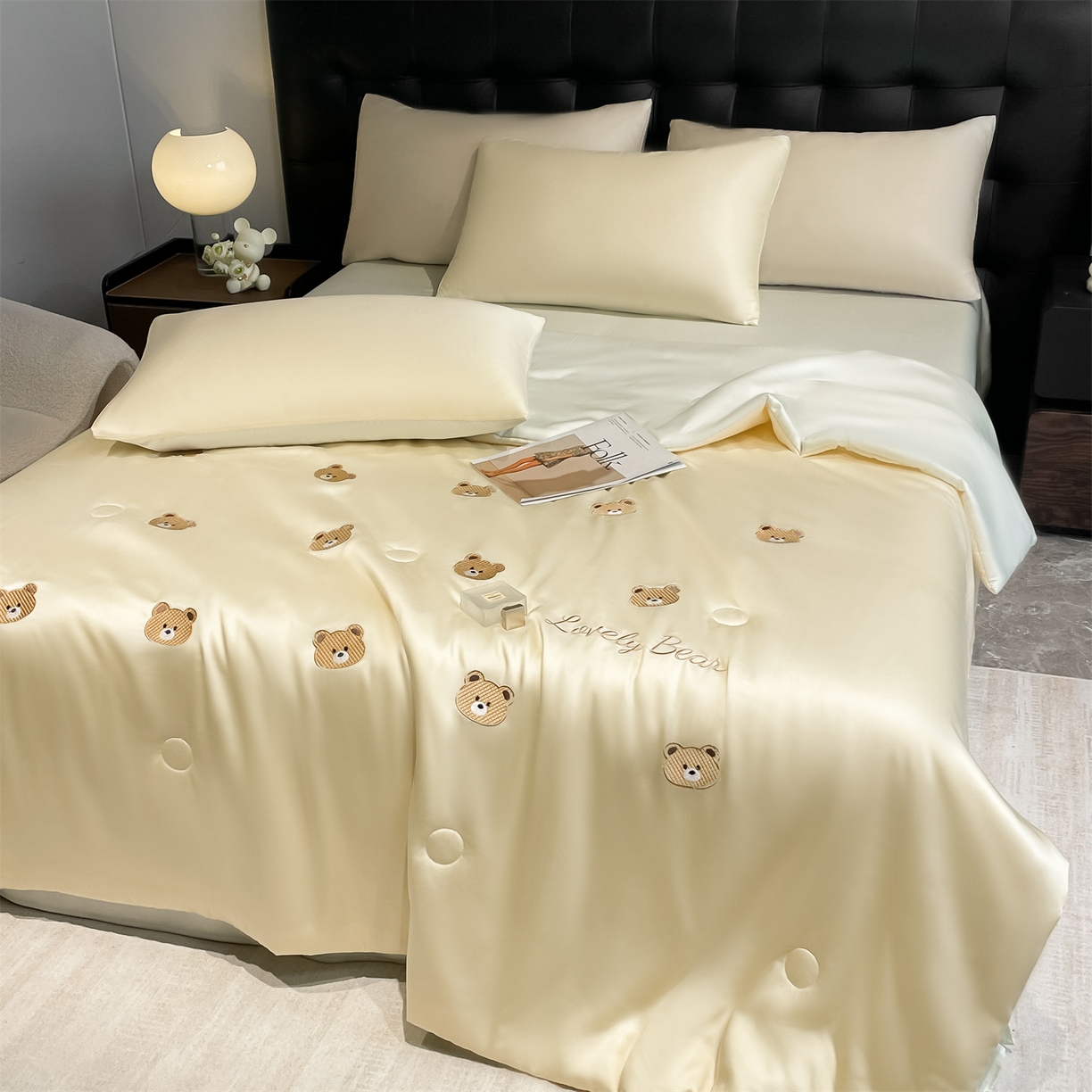 91家纺网 家纺一手货源 找家纺 美澳家纺 2026新款凉感水洗冰丝真丝刺绣双拼单夏被三件套四件套 小熊-绿