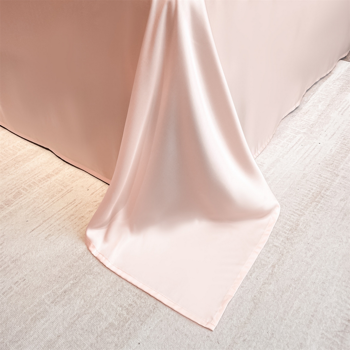 91家纺网 家纺一手货源 找家纺 美澳家纺 2026新款凉感水洗冰丝真丝刺绣双拼单夏被三件套四件套 草莓