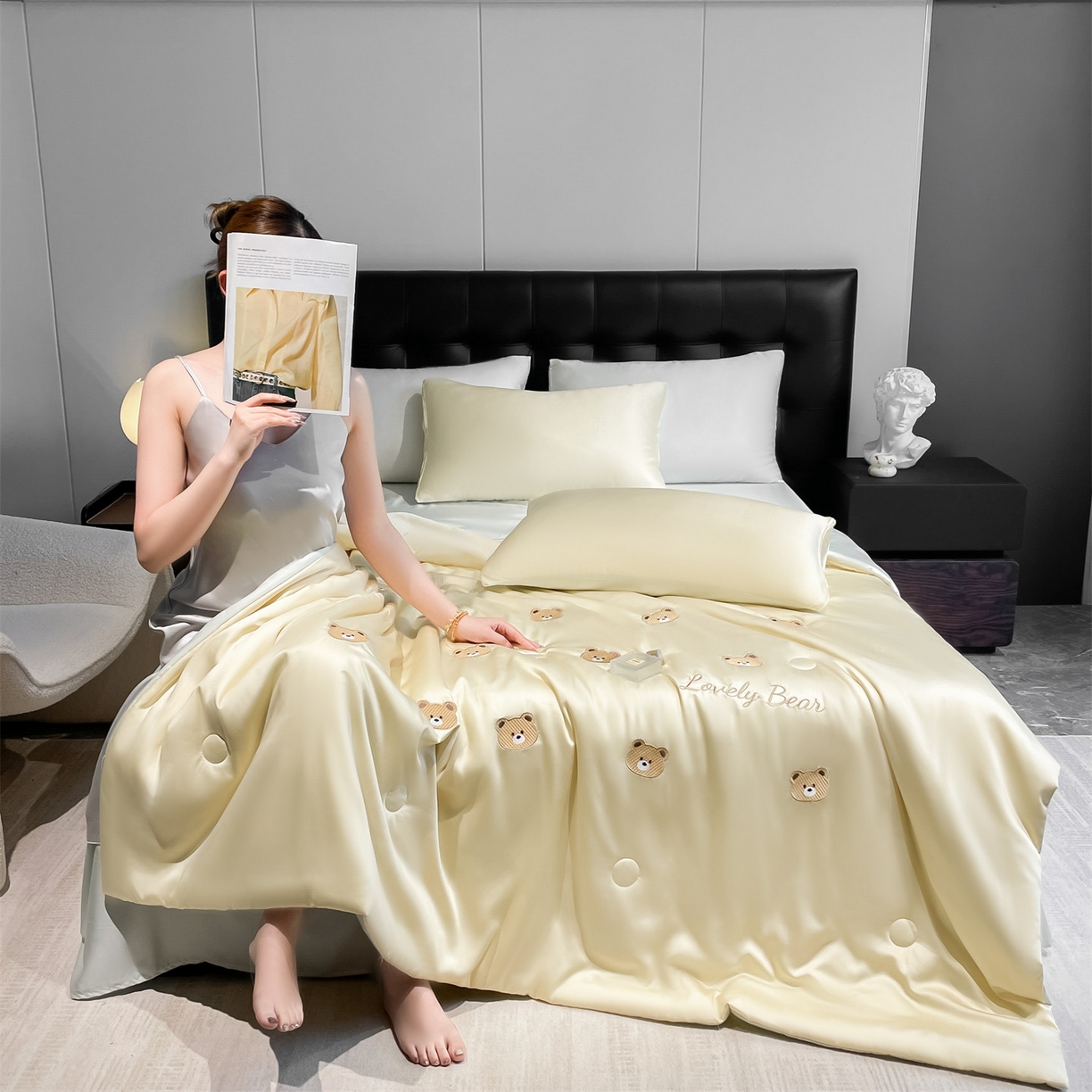 91家纺网 家纺一手货源 找家纺 美澳家纺 2026新款凉感水洗冰丝真丝刺绣双拼单夏被三件套四件套 小熊-绿