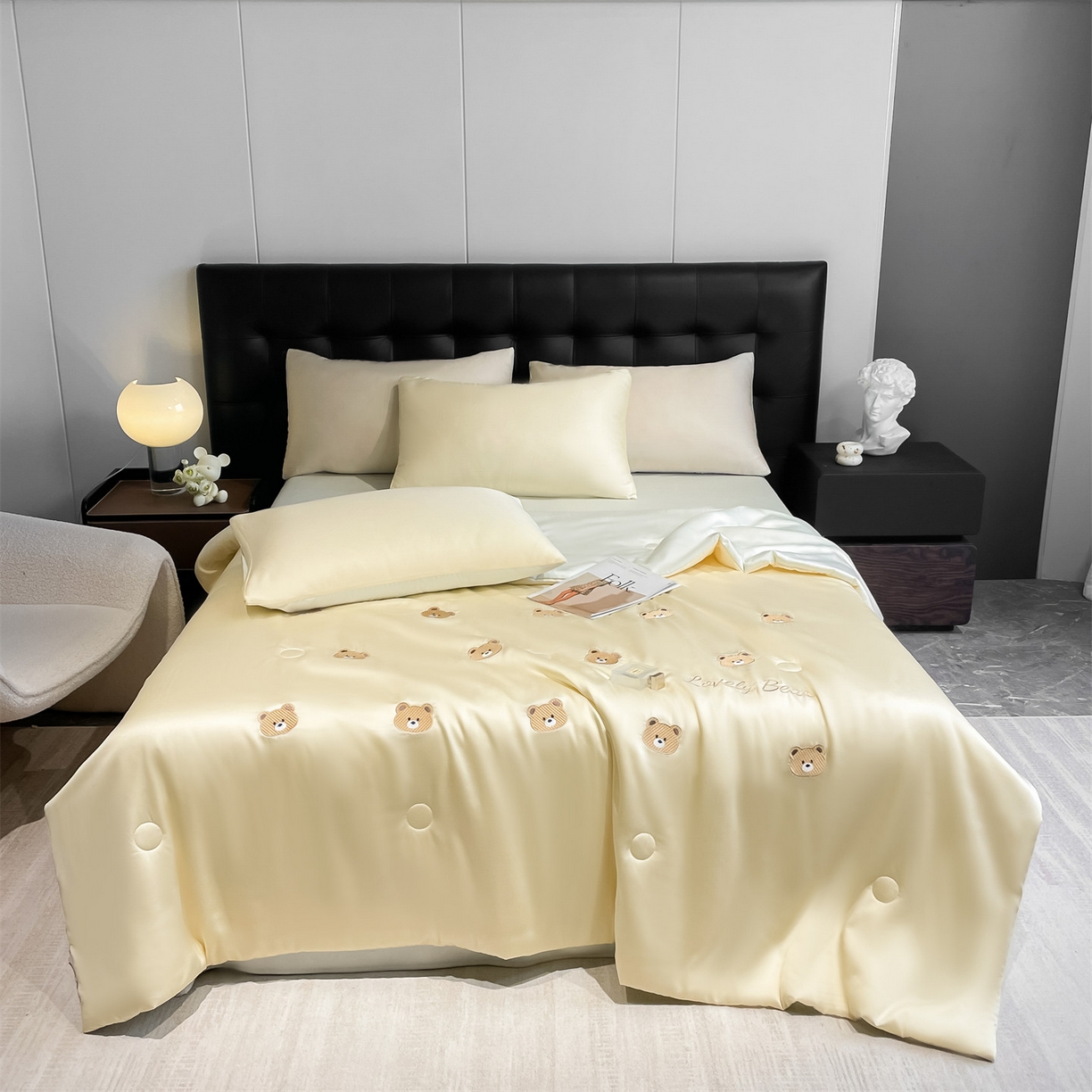 91家纺网 家纺一手货源 找家纺 美澳家纺 2026新款凉感水洗冰丝真丝刺绣双拼单夏被三件套四件套 小熊-绿