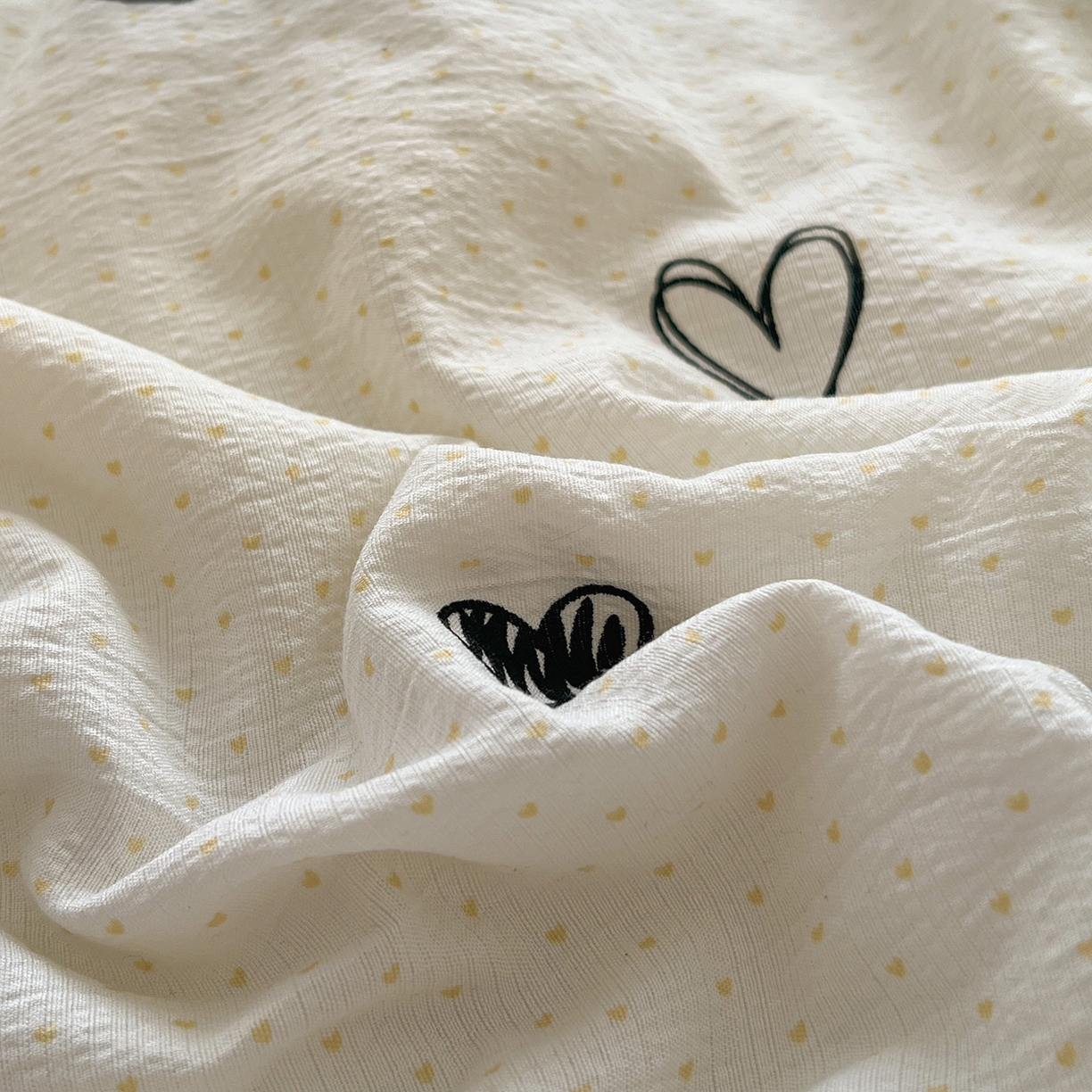 91家纺网 家纺一手货源 找家纺 金梦拉家纺 2026新款皱皱纱泡泡纱法式赫本系列床盖大花边四件套夏被四件套 心之光