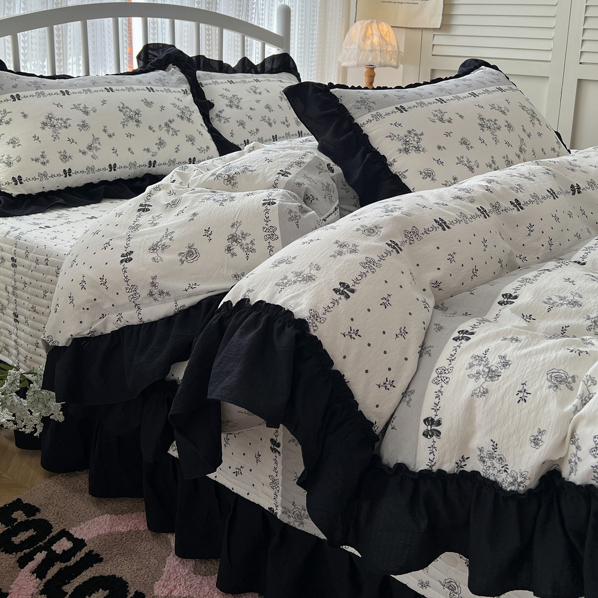 91家纺网 家纺一手货源 找家纺 金梦拉家纺 2026新款皱皱纱泡泡纱法式赫本系列床盖大花边四件套夏被四件套 山樱漫岛