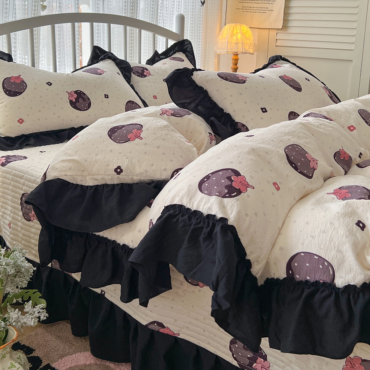 91家纺网 家纺一手货源 找家纺 （总）金梦拉家纺 2026新款皱皱纱泡泡纱法式赫本系列床盖大花边四件套夏被四件套