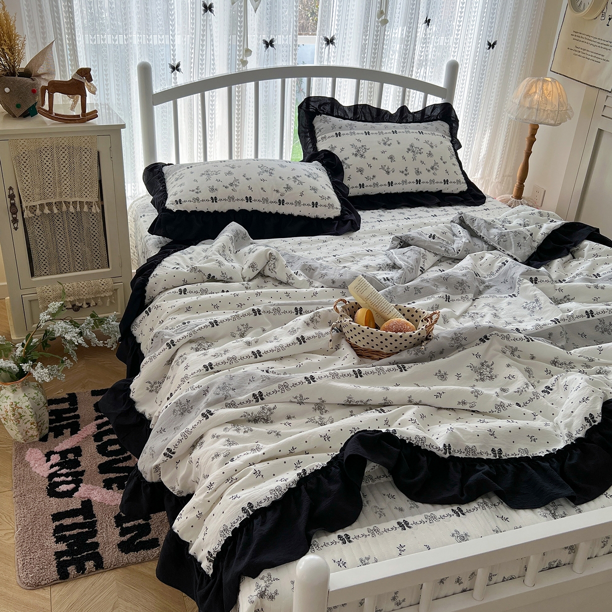 91家纺网 家纺一手货源 找家纺 金梦拉家纺 2026新款皱皱纱泡泡纱法式赫本系列床盖大花边四件套夏被四件套 山樱漫岛