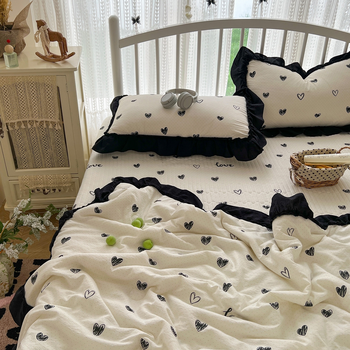 91家纺网 家纺一手货源 找家纺 金梦拉家纺 2026新款皱皱纱泡泡纱法式赫本系列床盖大花边四件套夏被四件套 心之光