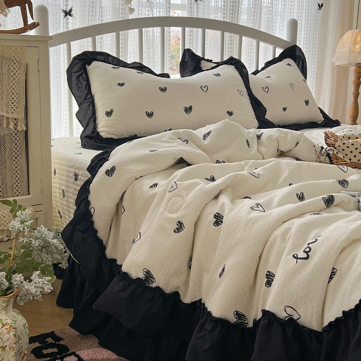 91家纺网 家纺一手货源 找家纺 金梦拉家纺 2026新款皱皱纱泡泡纱法式赫本系列床盖大花边四件套夏被四件套 心之光