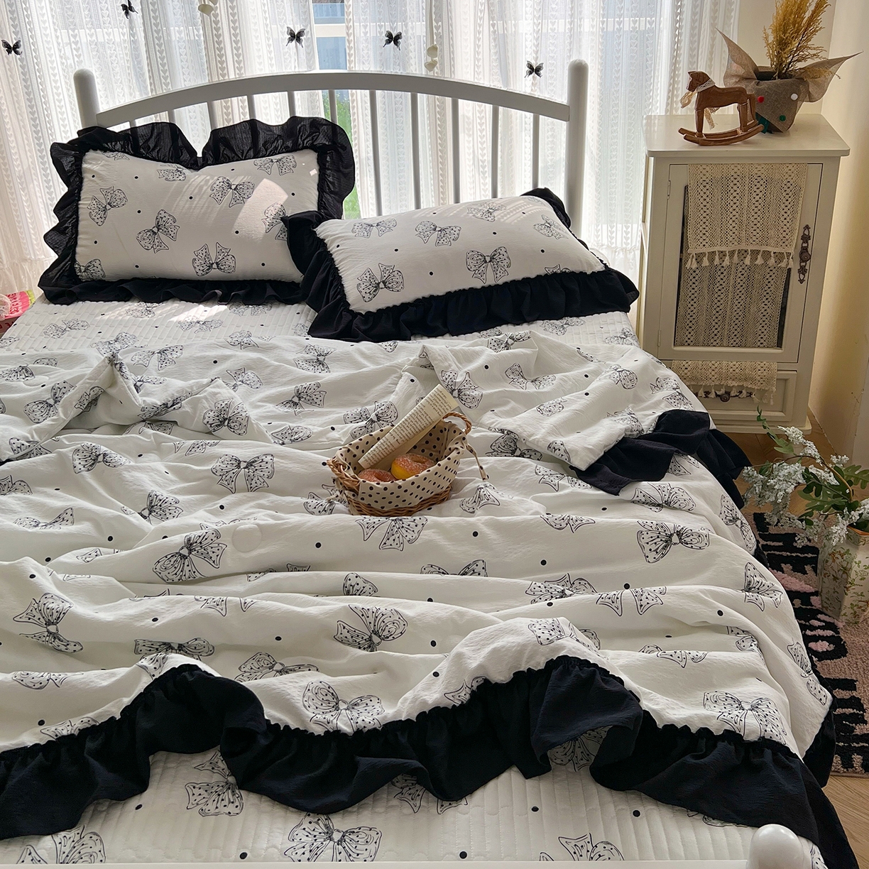 91家纺网 家纺一手货源 找家纺 金梦拉家纺 2026新款皱皱纱泡泡纱法式赫本系列床盖大花边四件套夏被四件套 少女心事