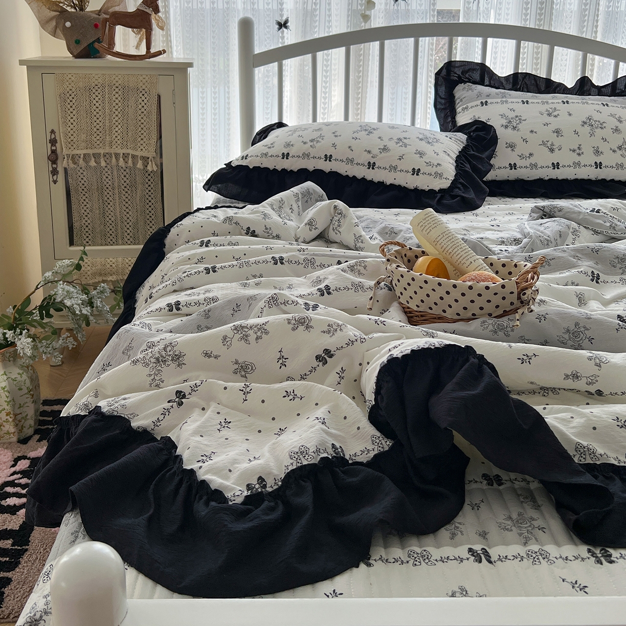 91家纺网 家纺一手货源 找家纺 金梦拉家纺 2026新款皱皱纱泡泡纱法式赫本系列床盖大花边四件套夏被四件套 山樱漫岛