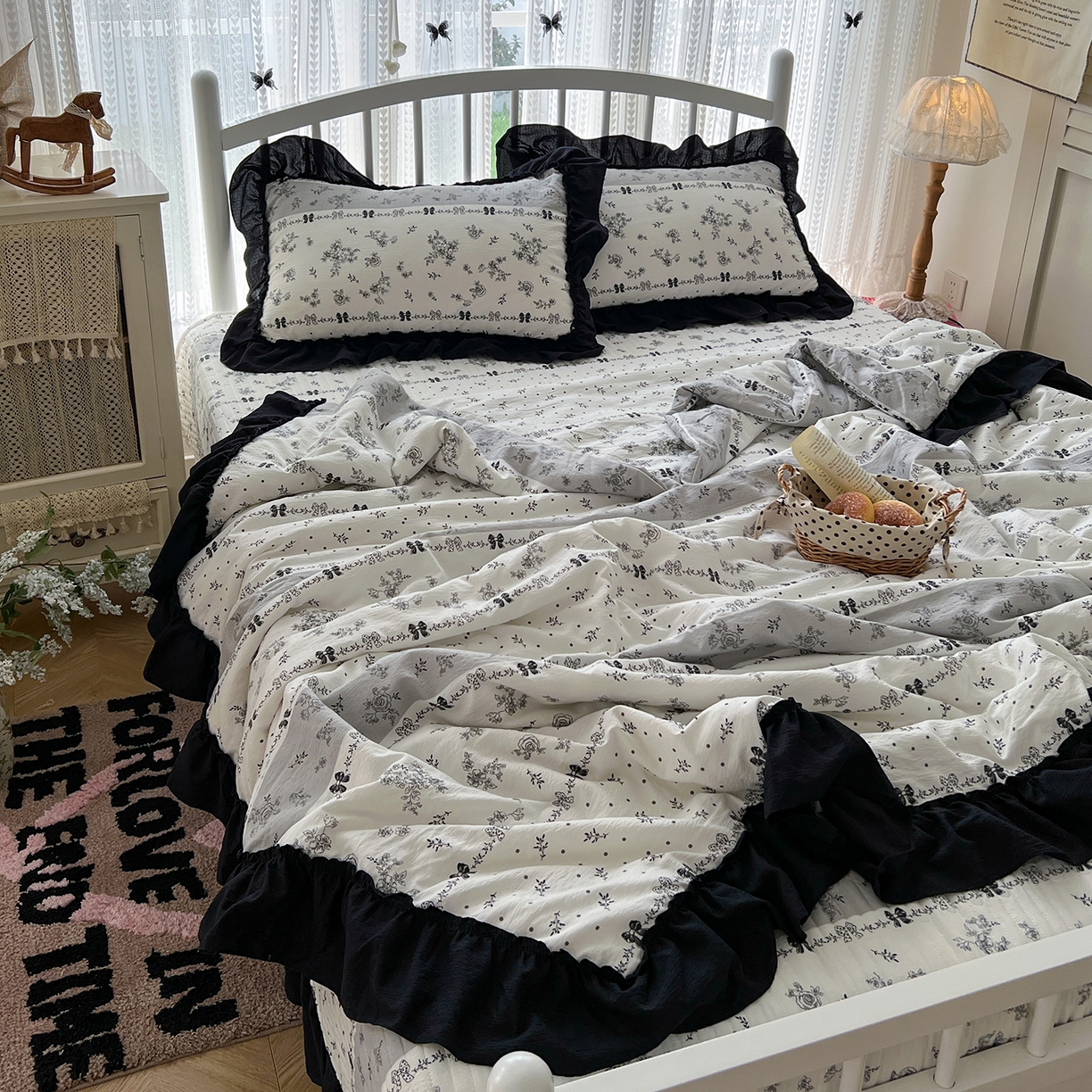 91家纺网 家纺一手货源 找家纺 金梦拉家纺 2026新款皱皱纱泡泡纱法式赫本系列床盖大花边四件套夏被四件套 山樱漫岛