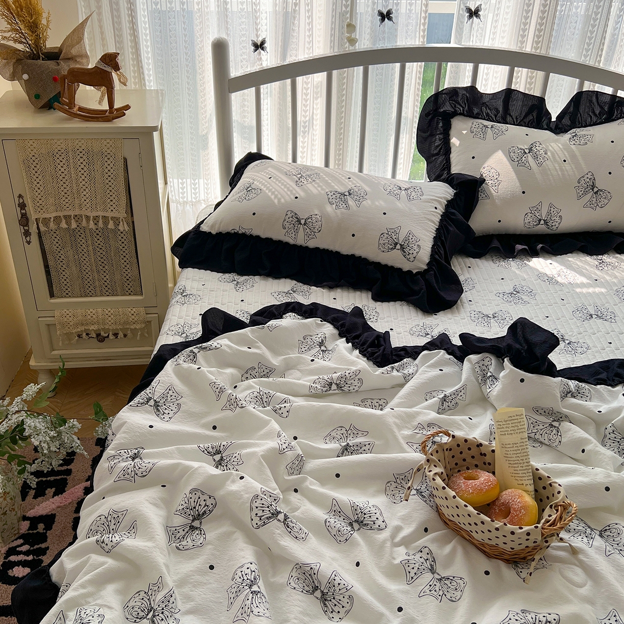 91家纺网 家纺一手货源 找家纺 金梦拉家纺 2026新款皱皱纱泡泡纱法式赫本系列床盖大花边四件套夏被四件套 少女心事