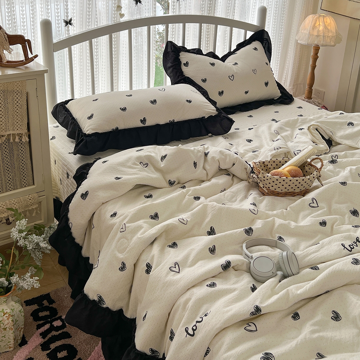 91家纺网 家纺一手货源 找家纺 金梦拉家纺 2026新款皱皱纱泡泡纱法式赫本系列床盖大花边四件套夏被四件套 心之光