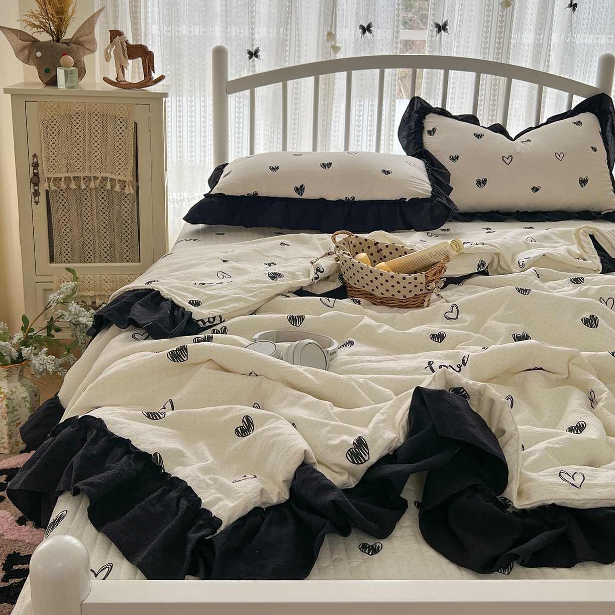 91家纺网 家纺一手货源 找家纺 金梦拉家纺 2026新款皱皱纱泡泡纱法式赫本系列床盖大花边四件套夏被四件套 心之光