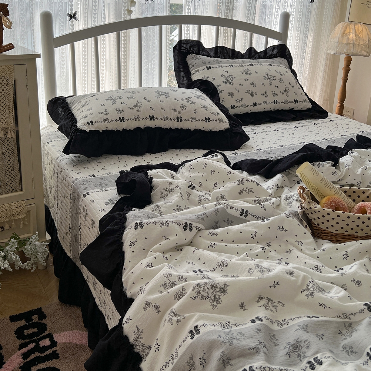 91家纺网 家纺一手货源 找家纺 金梦拉家纺 2026新款皱皱纱泡泡纱法式赫本系列床盖大花边四件套夏被四件套 山樱漫岛