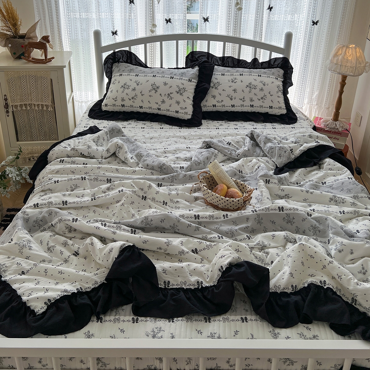 91家纺网 家纺一手货源 找家纺 金梦拉家纺 2026新款皱皱纱泡泡纱法式赫本系列床盖大花边四件套夏被四件套 山樱漫岛