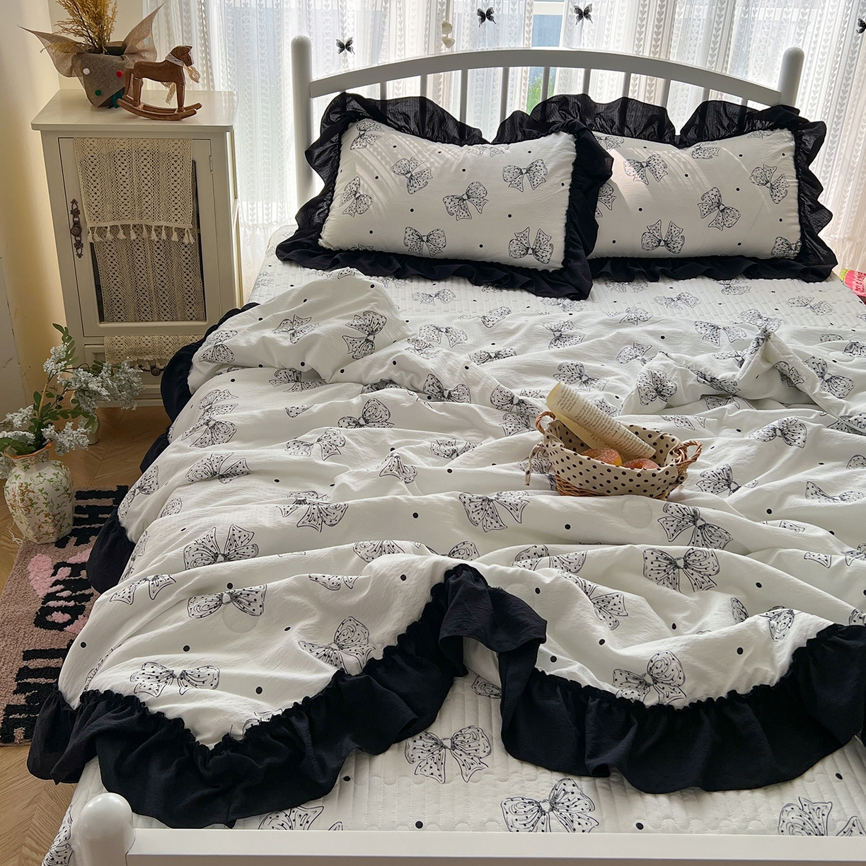 91家纺网 家纺一手货源 找家纺 金梦拉家纺 2026新款皱皱纱泡泡纱法式赫本系列床盖大花边四件套夏被四件套 少女心事