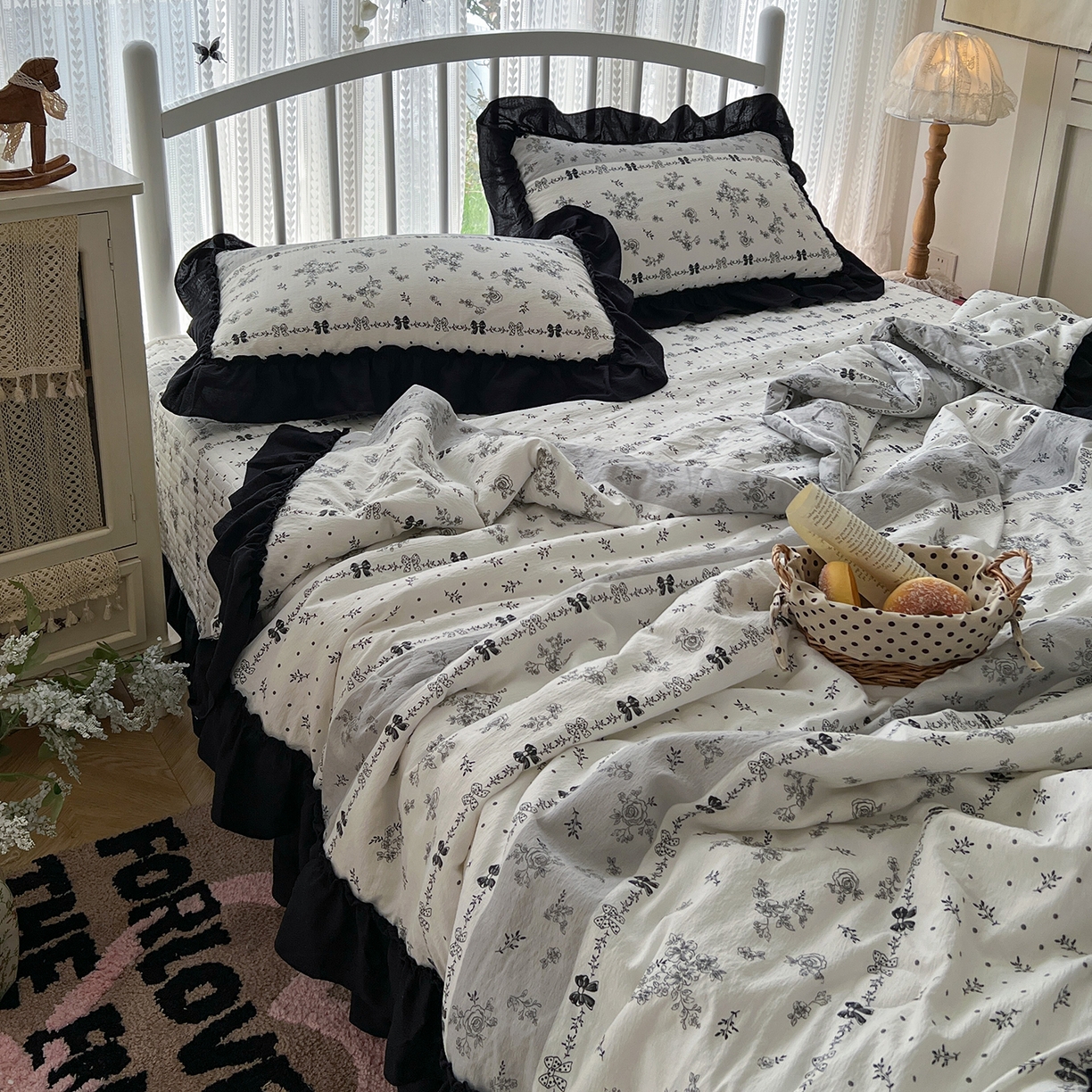 91家纺网 家纺一手货源 找家纺 金梦拉家纺 2026新款皱皱纱泡泡纱法式赫本系列床盖大花边四件套夏被四件套 山樱漫岛