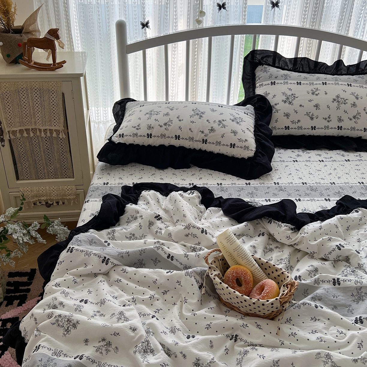 91家纺网 家纺一手货源 找家纺 金梦拉家纺 2026新款皱皱纱泡泡纱法式赫本系列床盖大花边四件套夏被四件套 山樱漫岛